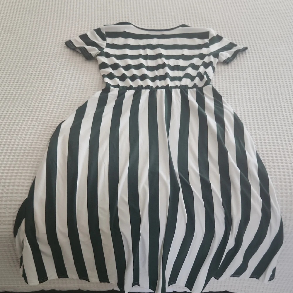 Chic Striped Top - Picture 4 of 5